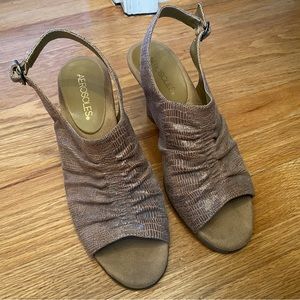 Aerosoles sling back peep toe heels